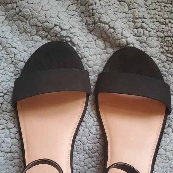 Elegant Torrid 10 WIDE Black Sueded Women's Sandals NWOT - Picture 11 of 13